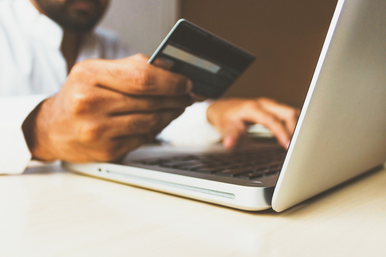 Pozabankowe Karty kredytowe – czym się kierować podczas wyboru?