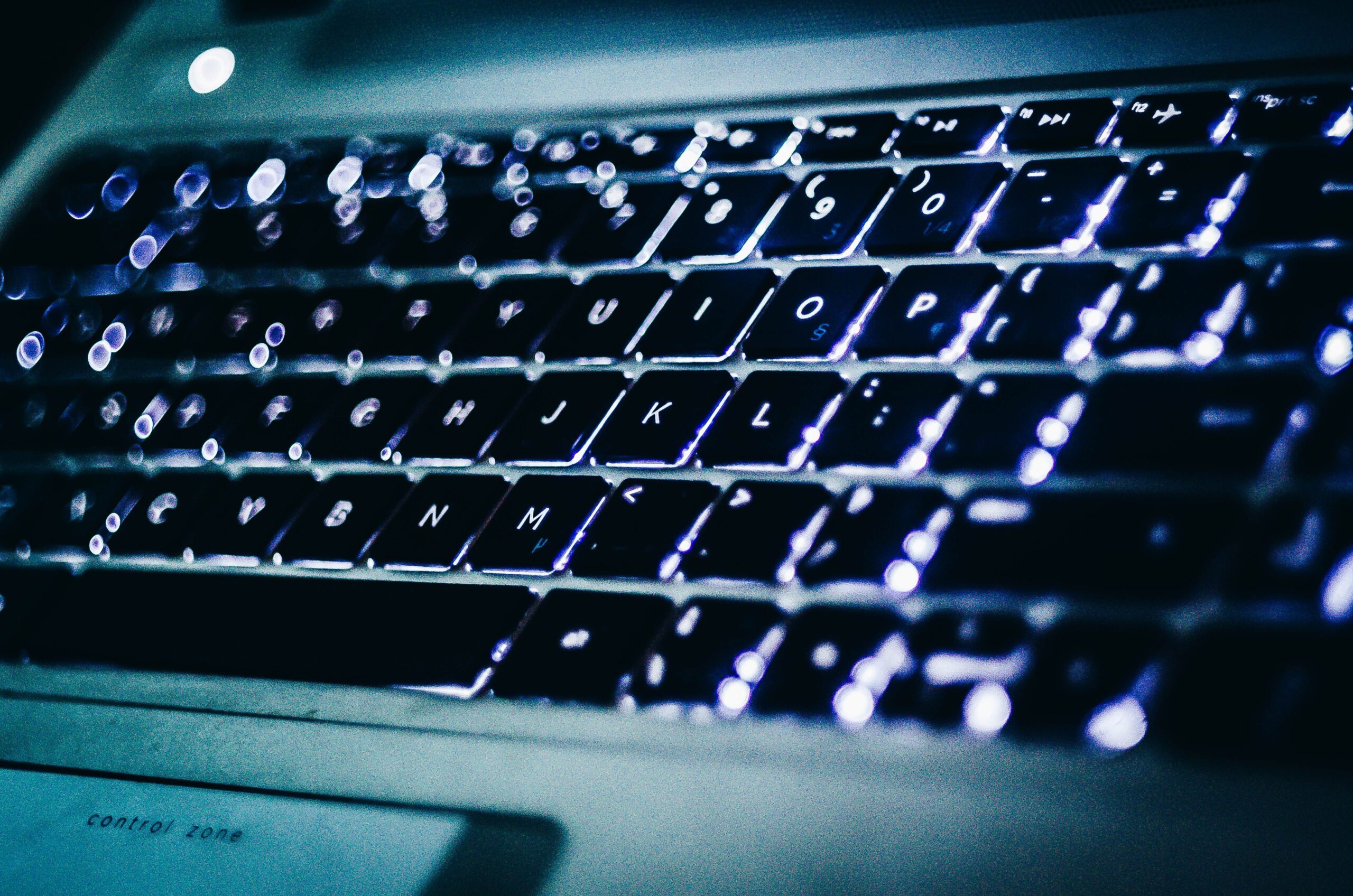 Transparentność w miejscu pracy zdalnej – Jakie funkcje powinno mieć oprogramowanie do monitoringu pracowników